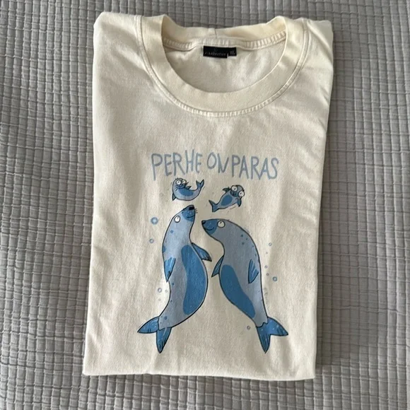 R Collection T Shirt with Blue Dolphin Print with ‘Family is the Best’ Sz XL - Picture 1 of 6